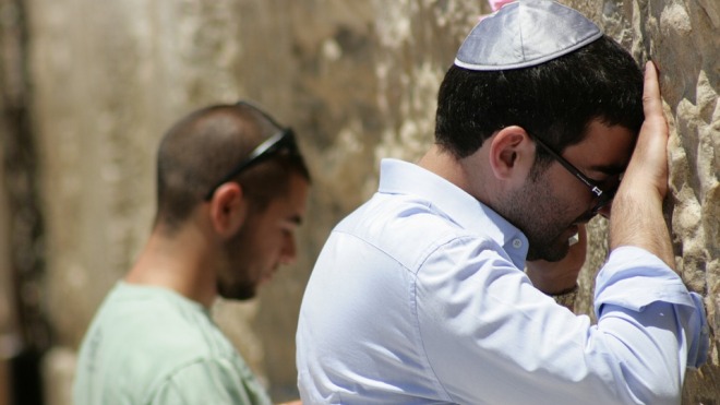 Зачем евреи носят кипу?