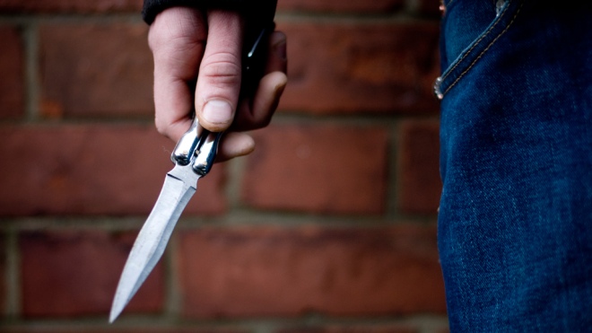 Что делать при нападении человека с ножом