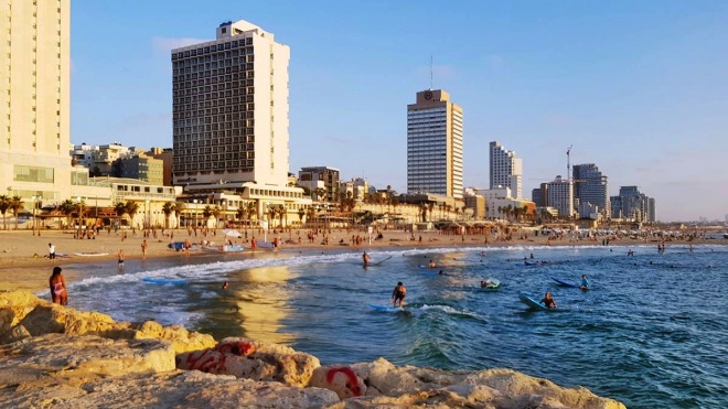 Тель-Авивский пляж на закате (14 колоритных фото)