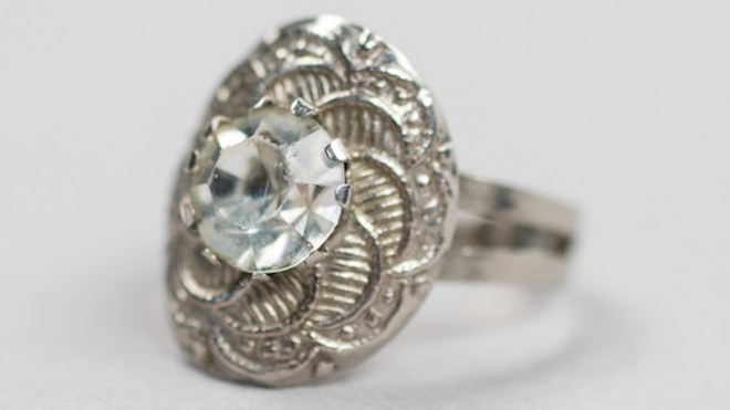 Бесценное кольцо с фальшивым бриллиантом