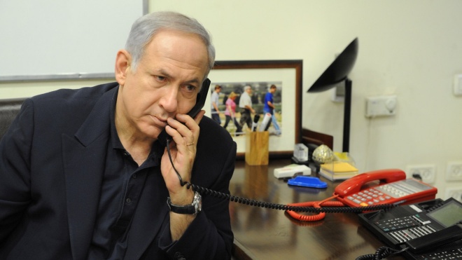 Нетаньягу звонит телефон...