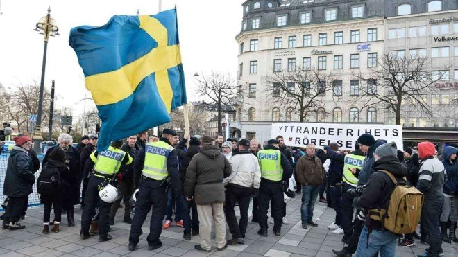Шведский полицейский взбудоражил соцсети постом о мигрантах